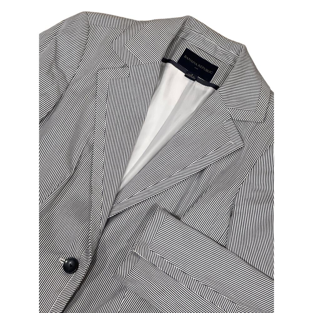 Banana Republic Black Stripe Blazer, Size 4, KB72‎
